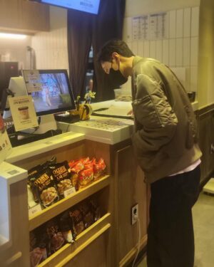 Kim Min-jae Instagram - #광고 아님 
모델은 맞음
#설빙 🍧
