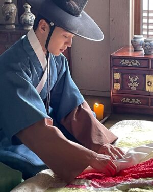 Kim Min-jae Instagram - #조선정신과의사유세풍2 
#tvn #수목드라마 
#오늘밤 #밤10시30분 
#첫방송
끝장을 봐야지🔥