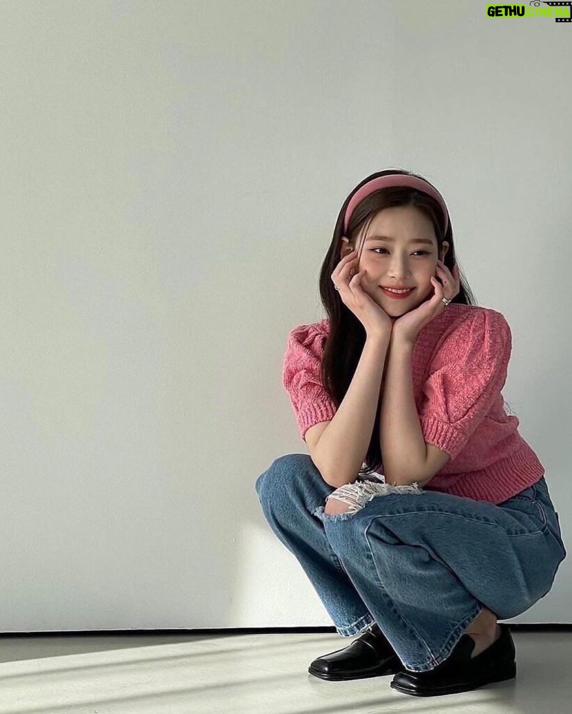 Kim Min-ju Instagram - @citybreeze_official 👋🥰