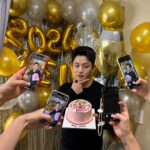 Kim Min-seok Instagram - 새해 인사가 늦었네요. 정신없이 세 작품을 하다 보니.벌써 2024년이 되어버렸네요.저를 챙기고 걱정해 주시고 도와주신 모든 분들께 감사드리고 저도 누군가에게 좋은 에너지만 줄 수 있는 좋은 어른이 되도록 노력하겠습니다. 2024년도에는 여러분 모든 분들이 행복한 일만 가득한 한 해였으면 좋겠습니다. 새해 복 많이 받으세요!!