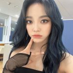 Kim Se-jeong Instagram - Top or Cliff #mcountdown #엠카운트다운 6시 첫 방송!