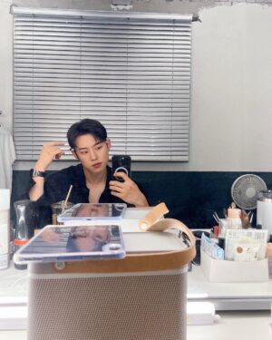 Kim Sung-cheol Instagram - ✂️🧷