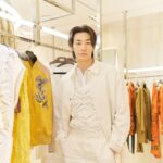 Kim Young-kwang Instagram - #EtroSS23 #etro #에트로 #에트로맨즈 @etro ✌🏻