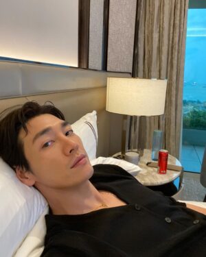 Kim Young-kwang Instagram - 🙃🙂🙃🙂