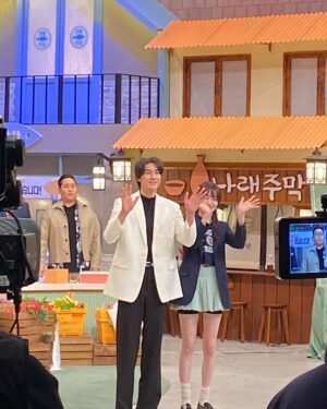 Kim Young-kwang Instagram - #놀라운토요일 #사랑이라말해요 🫶🏻