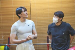 Kim Young-kwang Instagram - 저 #GYM종국  #짐종국 다녀왔어요 😁 너무 즐겁게 #김종국 형님에게 즐거운 운동 배워서 재미있었습니다 동기부여도 많이되어서 앞으로도 김종국 형님과 같이 운동 하고 싶네요 #김종국 형님 너무 멋있어요 👍🏻