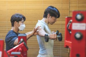 Kim Young-kwang Instagram - 저 #GYM종국  #짐종국 다녀왔어요 😁 너무 즐겁게 #김종국 형님에게 즐거운 운동 배워서 재미있었습니다 동기부여도 많이되어서 앞으로도 김종국 형님과 같이 운동 하고 싶네요 #김종국 형님 너무 멋있어요 👍🏻