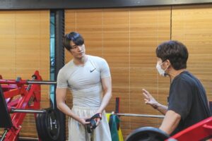 Kim Young-kwang Instagram - 저 #GYM종국  #짐종국 다녀왔어요 😁 너무 즐겁게 #김종국 형님에게 즐거운 운동 배워서 재미있었습니다 동기부여도 많이되어서 앞으로도 김종국 형님과 같이 운동 하고 싶네요 #김종국 형님 너무 멋있어요 👍🏻