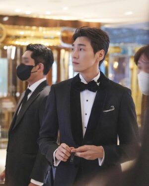 Kim Young-kwang Instagram - 부산 국제 영화제  준비 ~  대기 ~