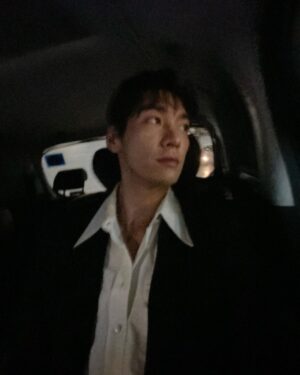 Kim Young-kwang Instagram - ✌🏻🖤🖤🖤