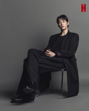 Kim Young-kwang Instagram - 😎 #netflix  @netflixkr