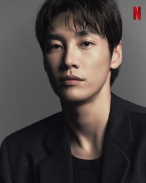 Kim Young-kwang Instagram - 😎 #netflix  @netflixkr