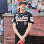 Kim Young-kwang Instagram - #ssglanders 시구~ 인천!!