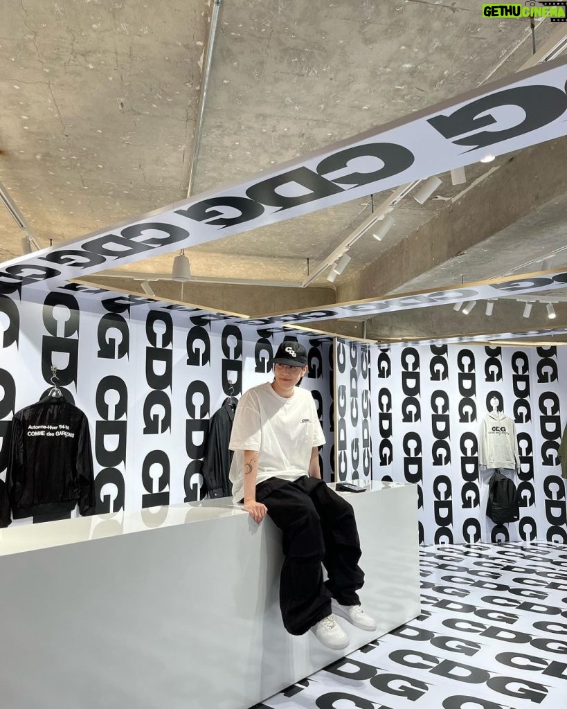 Kim Yu-gyeom Instagram - #꼼데가르송 #CDGCDGCDG #광고 @commedesgarcons @cdgcdgcdg 🤩🙏🖤