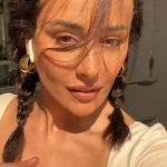 Kinda Hanna Instagram - When there is no enemy within, the enemy outside can do us no harm. #yourmindlies #harshlight #nofilter
