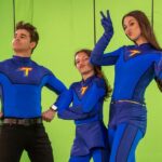 Kira Kosarin Instagram - 2 weeks til u find out what this green screen turns into in the new movie 🤪 any guesses? 👇 #ThundermansReturn March 7th at 7 on @nickelodeon 📸 @dannykosarin