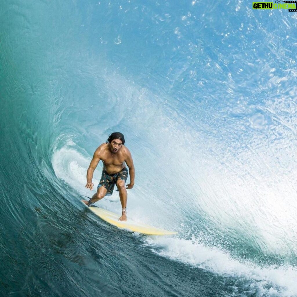 Kirk Hammett Instagram - My condolences to the Jones Family , RIP Mikala !!! #Repost @surfline with @use.repost ・・・ R.I.P. Mikala Jones (1979-2023) The surfing world is reeling from the sudden passing of 44-year-old Mikala Jones. 📷 @liquidbarrel