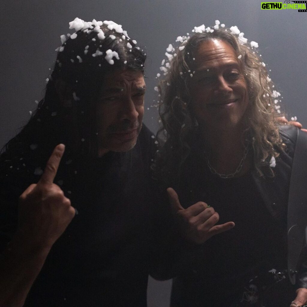 Kirk Hammett Instagram - Happy Bday Mi Hermano and fellow musical collaborator !!! Hope you have a tremendous day and surf !!! 🏄‍♂ 🫵🙌🤙 @robtrujillo ✨