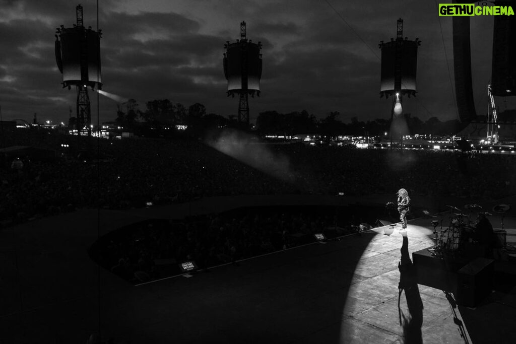 Kirk Hammett Instagram - Into the light … #m72donington photo📸by @brettmurrayphotography ⚡⚡⚡ @metallica #m72