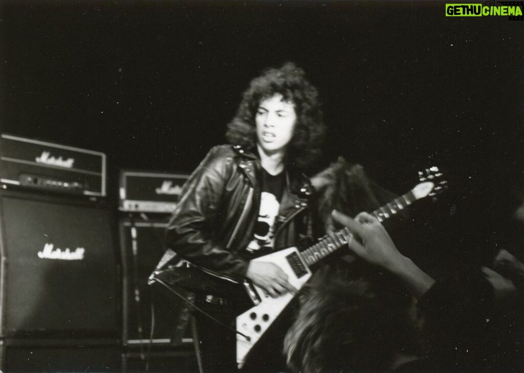 Kirk Hammett Instagram - ⚡ Guitar by @gibsonguitar ⚡ Photo by @umlaut ⚡⚡ music by @metallica #gibson #gibsoncustom #1979flyingv