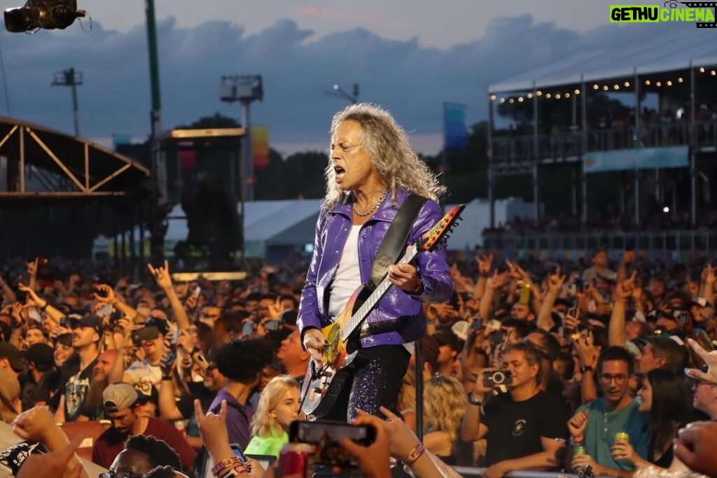 Kirk Hammett Instagram - weekend mood ! #metmemories photo📸by @photosbyjeffyeager #lollapaloozing