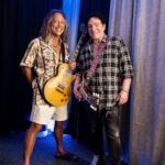 Kirk Hammett Instagram - Had a wonderful couple days hanging out with Neal and the guys from Journey- Thanks so much guys for having me jam on Wheel In the Sky , super fun and hope to hang again soon ! Much , much Aloha !!!! ⚡️photos📸by @rosshalfin ⚡️ @nealschon @journeymusicofficial Blaisdell Arena