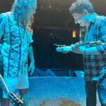 Kirk Hammett Instagram - Had a wonderful couple days hanging out with Neal and the guys from Journey- Thanks so much guys for having me jam on Wheel In the Sky , super fun and hope to hang again soon ! Much , much Aloha !!!! ⚡️photos📸by @rosshalfin ⚡️ @nealschon @journeymusicofficial Blaisdell Arena