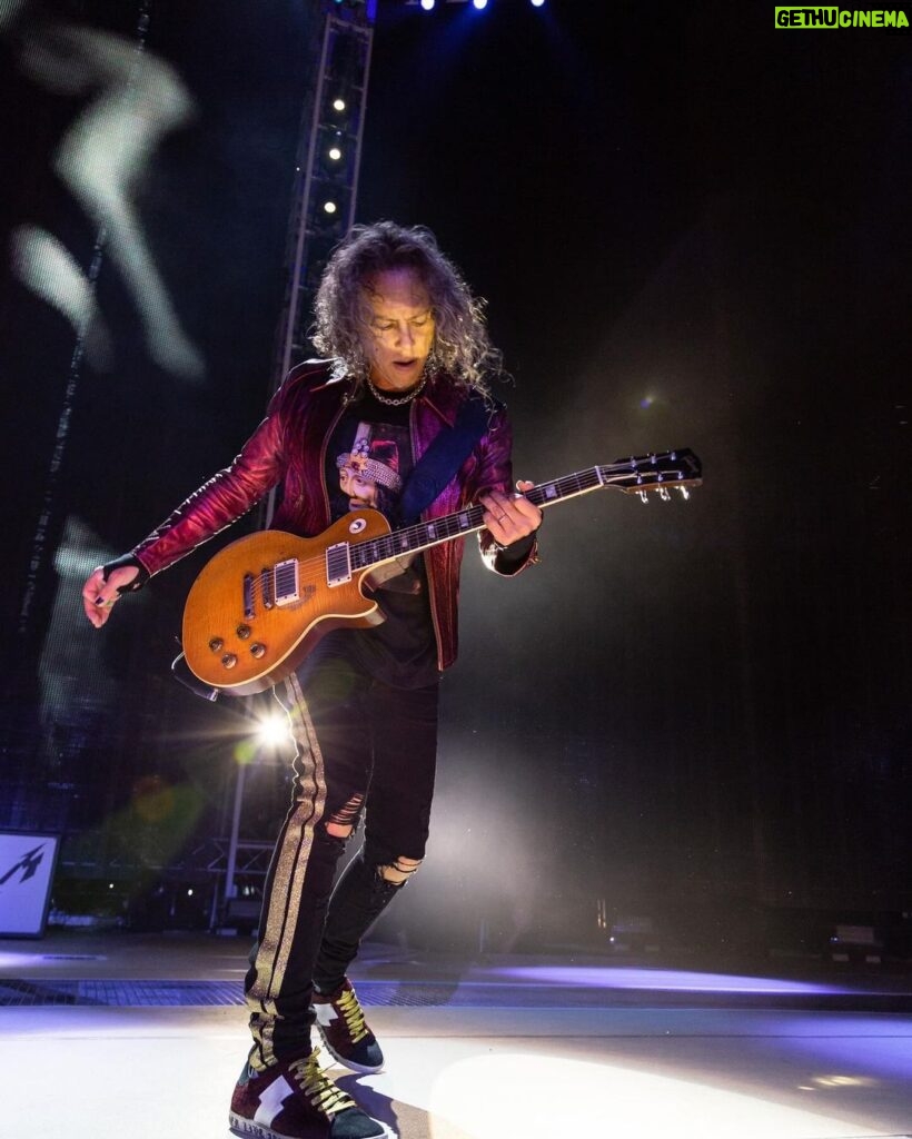 Kirk Hammett Instagram - Hope your 2024 is going fantastic so far !! 🎸 ⚡💥 photo📸by @brettmurrayphotography