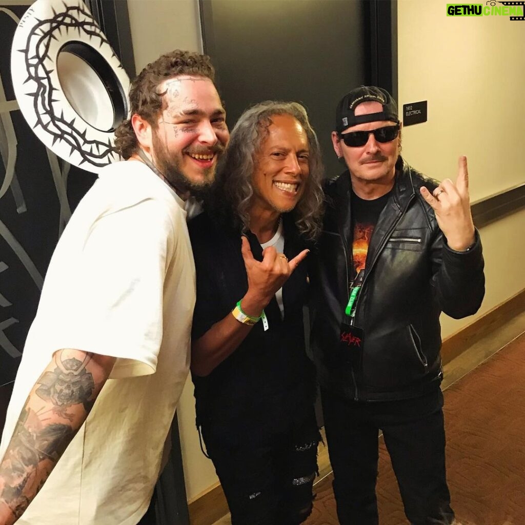 Kirk Hammett Instagram - #tbt 2019 🤟⚡🤟 waiting for Slayer ⚡