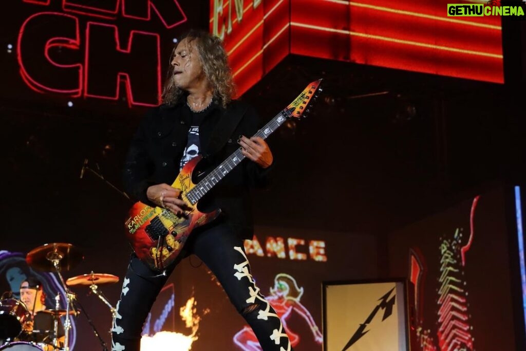 Kirk Hammett Instagram - Viva Las Vegas ⚡ photo📸by @photosbyjeffyeager