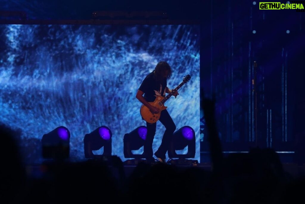 Kirk Hammett Instagram - Blues for Greeny ⚡🎸⚡ Indio scene photo📸by @photosbyjeffyeager ⚡⚡ @powertrip_live @metallica