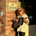 Kirk Hammett Instagram - Caught busking - photo📸by @rosshalfin #heavymetalbusker