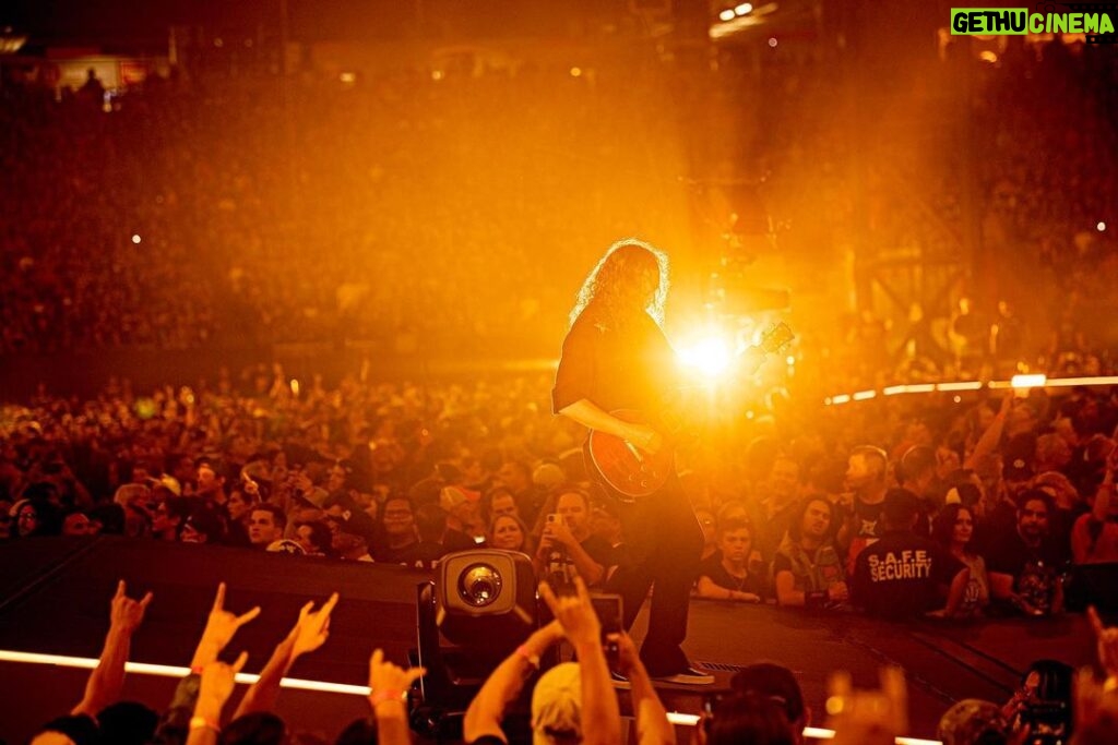 Kirk Hammett Instagram - ⚡ blinded by the light ⚡ 🤘 photo📸by @rosshalfin #metallica