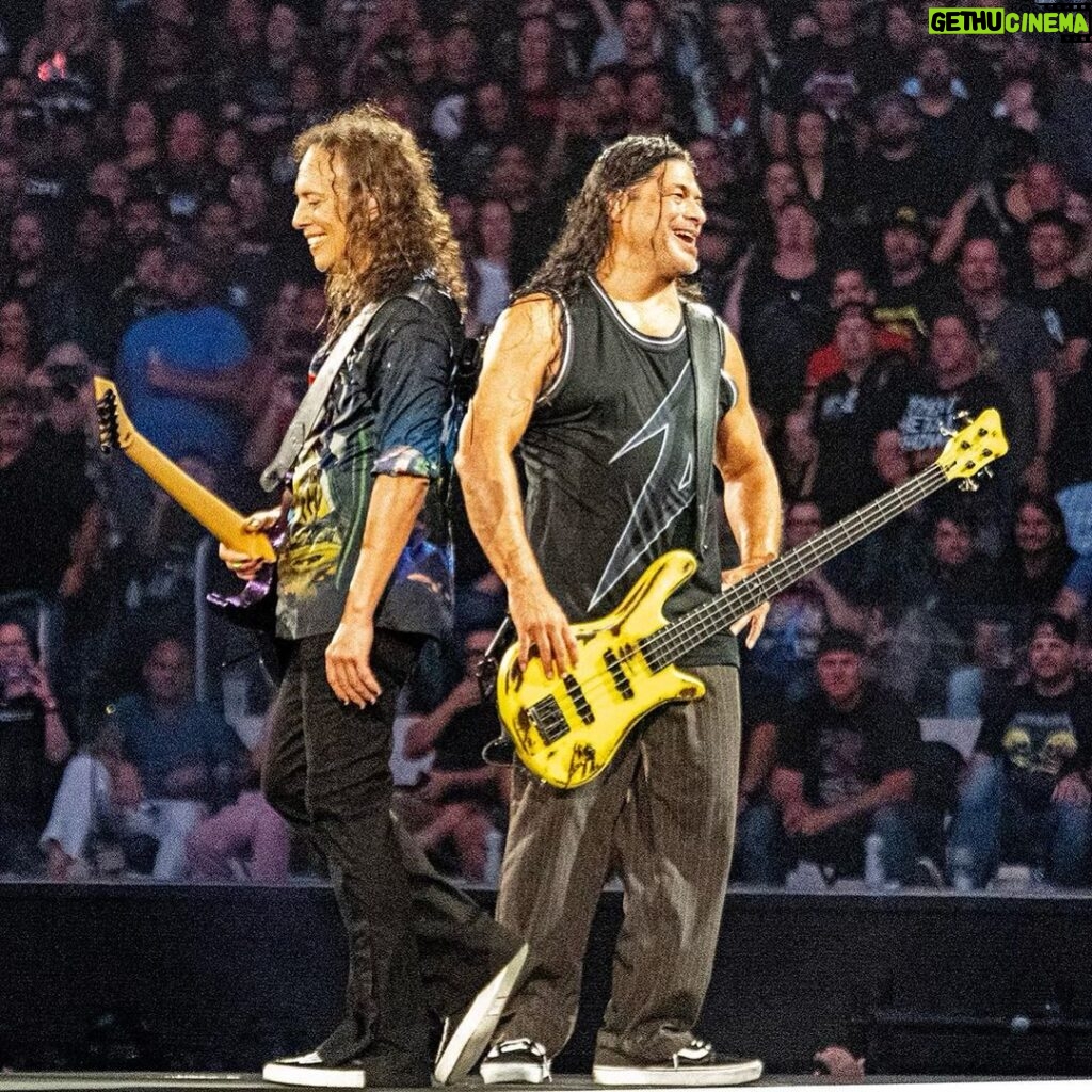 Kirk Hammett Instagram - Brothers in 🎸 arms ⚡⚡⚡ photo📸by @rosshalfin 🤟 @metallica