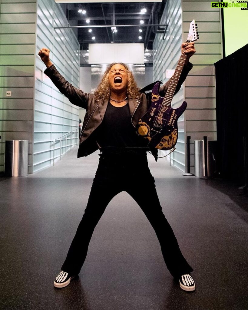 Kirk Hammett Instagram - ⚡⚡⚡ Here we gooooo !!!! 🙌 photo📸by @rosshalfin #metallica