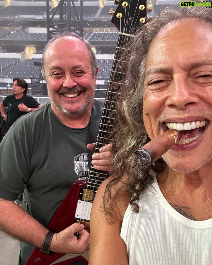 Kirk Hammett Instagram - Justin and I are ready for ya Dallas !!! (Ps: Steve O too !) ⚡⚡⚡🤘 #metontour #metallicafamily