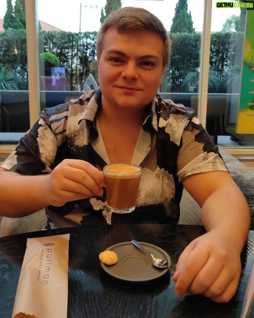 Konstantino Atanassopolus Instagram - Em reunião apreciando um café! Pullman Sao Paulo Ibirapuera