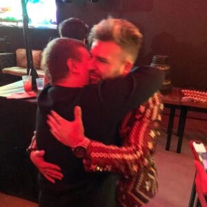 Konstantino Atanassopolus Instagram - Que festa meus amigos!!! Lançamento da musica ENIGMA em todas as plataformas de musica!!! Arrebenta @nicholas_torres 
A música tá do balacubacu muito boaaaa!!!