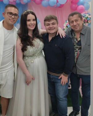 Konstantino Atanassopolus Instagram - Ontem foi o chá de revelação da @natymegoficial foi cheio de emoção bem vinda Luna.
😍🎉🎊🙏