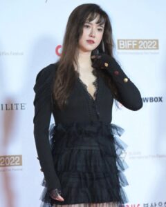 Koo Hye-sun Instagram - 부산국제영화제 일정을 마치고. 개막식에 입은 드레스 문의가 많아 정보 드려요. 3만 8천원의 노브렌드 원피스 입니다.