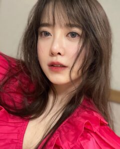 Koo Hye-sun Instagram - 오랜만에 광고의상 피팅중인데요. 무슨 광고일까요.