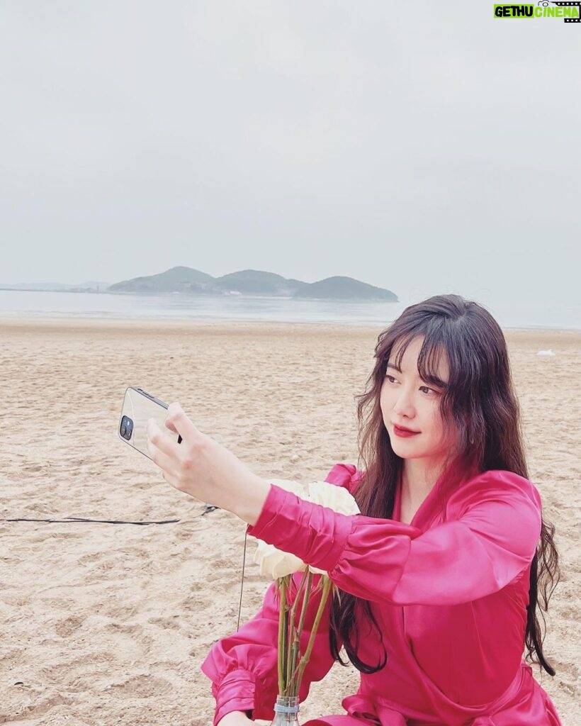 Koo Hye-sun Instagram - 쿠감독과 쿠배우. 트라이cf 현장.