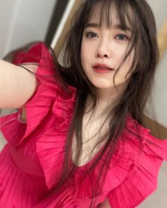 Koo Hye-sun Instagram - 오랜만에 광고의상 피팅중인데요. 무슨 광고일까요.