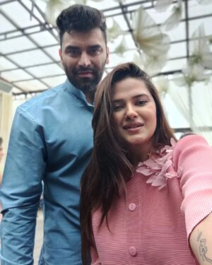 Kratika Sengar Instagram - Happy 9 to Us...❣️
.
.
.
.
Har Har Mahadev 🔱