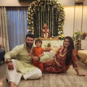 Kratika Sengar Instagram - आपको और आपके परिवार को हमारी ओर से गणेश चतुर्थी की ढेर सारी शुभकामनाएं..
ॐ गं गणपतये नमः
#ganpatibappamorya #harharmahadevॐ
#sanatan #faith