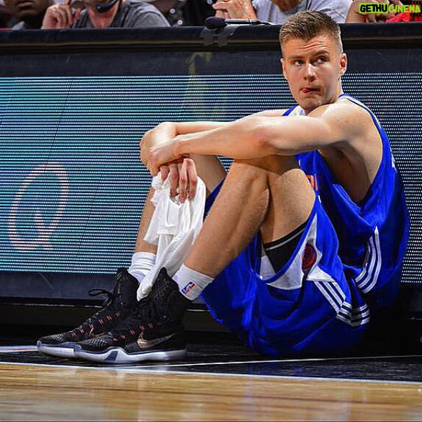Kristaps Porziņģis Instagram - It was a great experience playing in the summer league!! now gotta put that summer work in and get ready for the season!! 💪🏼🏀