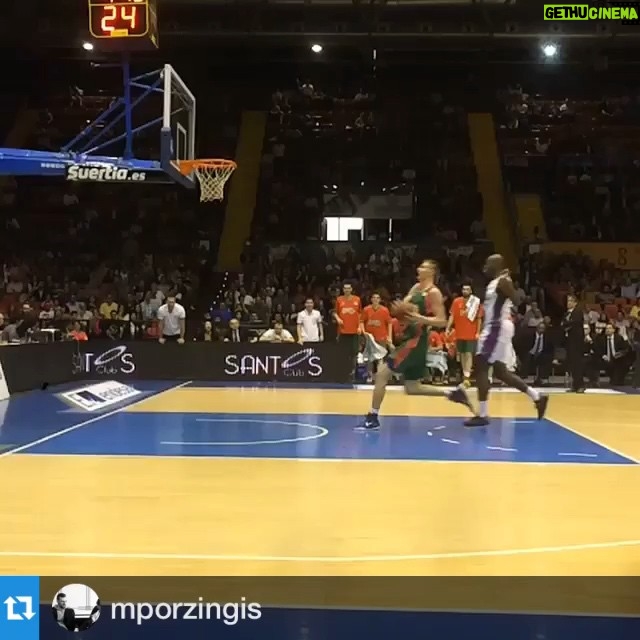 Kristaps Porziņģis Instagram - my brother caught this in slow mo from the sideline! @mporzingis izskatas ka uz mazo grozu lieku 😂