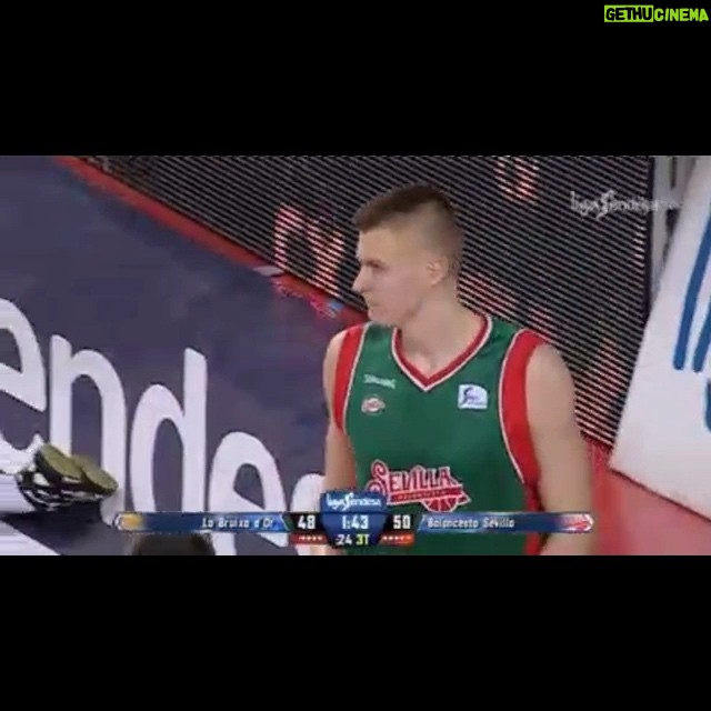 Kristaps Porziņģis Instagram - Win vs Manresa!! nice pass from my man @willyhernangomez #SevillaNoSeRinde