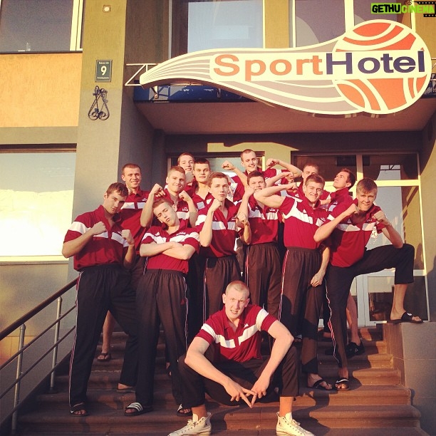 Kristaps Porziņģis Instagram - Gatavi chempim! #u18 #peak #chizik