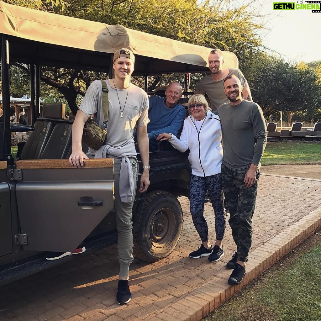 Kristaps Porziņģis Instagram - Family Safari was fun